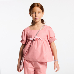 بلوزة وردية اللون عليها زهور قديمة للفتيات